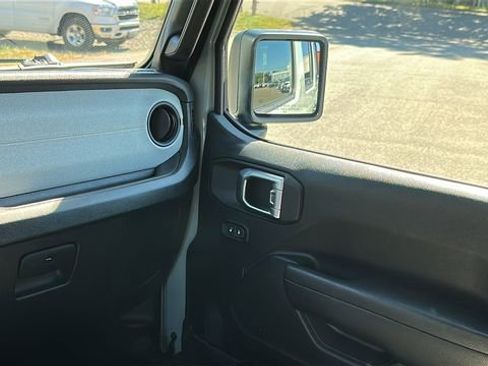 Used 2024 Jeep Wrangler Unlimited image 26