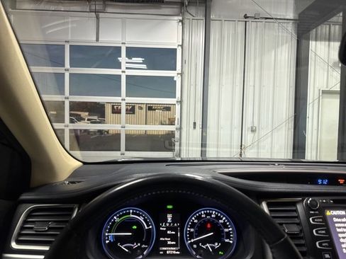 Used 2015 Toyota Highlander Limited image 10