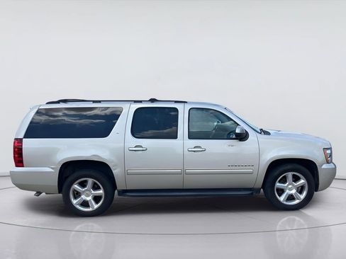 Used 2013 Chevrolet Suburban LT w/ Luxury Package RWD image 4