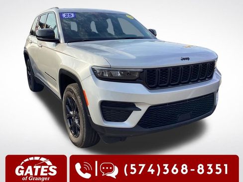 Used 2025 Jeep Grand Cherokee Altitude AWD/4WD image 1