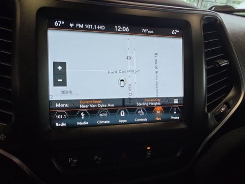Used 2019 Jeep Cherokee Trailhawk AWD/4WD image 31