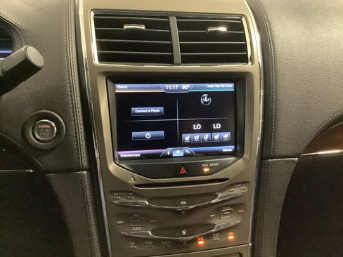 Used 2013 Lincoln MKX FWD image 15