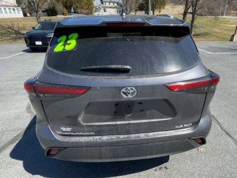 Used 2023 Toyota Highlander XLE AWD/4WD image 7
