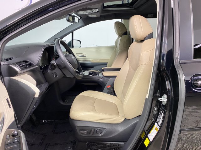 Used 2021 Toyota Sienna Limited AWD/4WD image 12