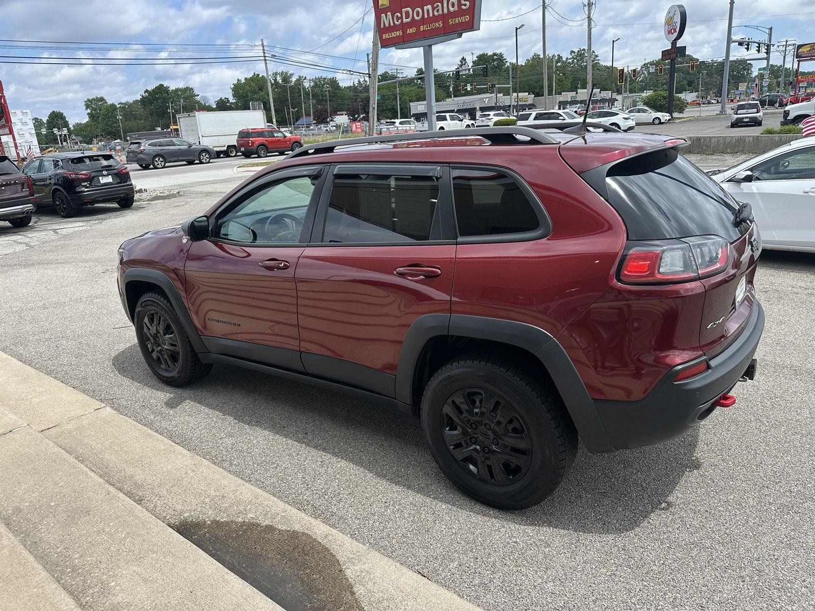 Used 2021 Jeep Cherokee Trailhawk w/ Comfort & Convenience Group AWD/4WD image 8