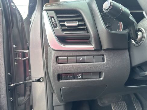 Used 2023 Nissan Rogue SV AWD/4WD image 30