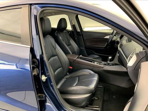 Used 2018 MAZDA MAZDA3 Touring FWD image 17