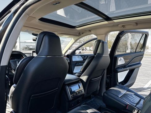 Used 2020 Lincoln Aviator Reserve w/ Equipment Group 202A image 6