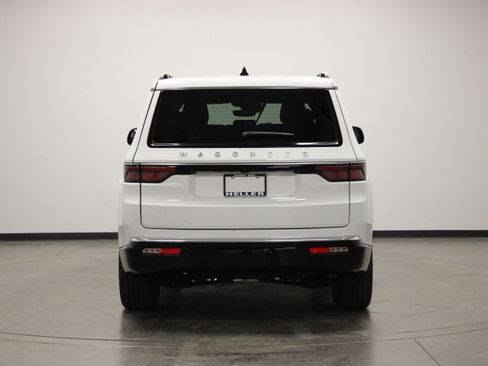 Used 2025 Jeep Wagoneer Series II AWD/4WD image 7