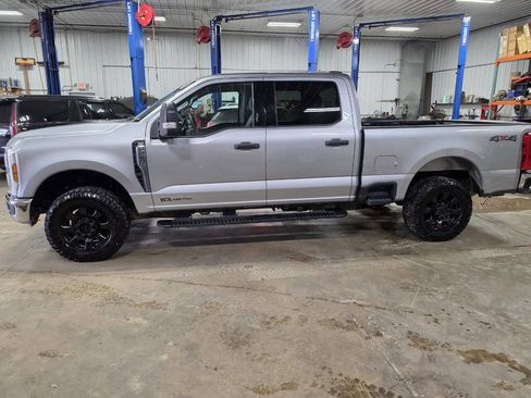 Used 2024 Ford F250 XLT AWD/4WD image 4