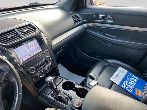 Used 2019 Ford Explorer XLT w/ Equipment Group 202A AWD/4WD image 32