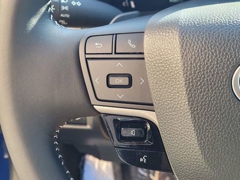 Used 2025 Toyota Camry SE image 14