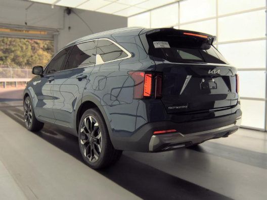 Used 2024 Kia Sorento EX w/ Panoramic Sunroof Package FWD image 4