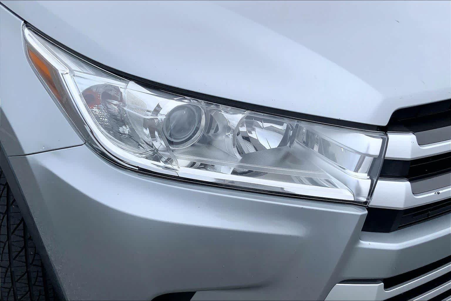 Used 2019 Toyota Highlander XLE AWD/4WD image 24