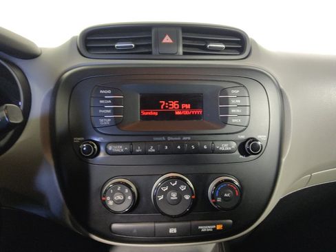 Used 2016 Kia Soul FWD image 25
