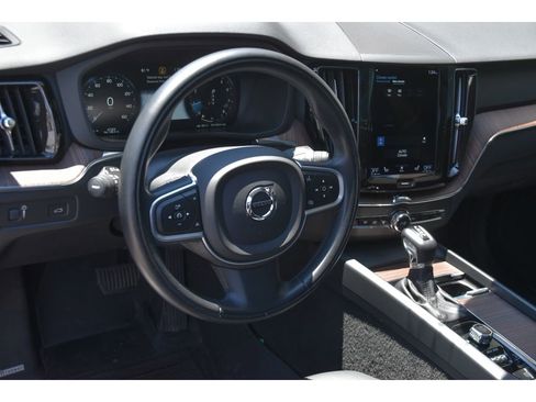 Used 2021 Volvo XC60 T5 Momentum w/ Premium Package AWD/4WD image 13
