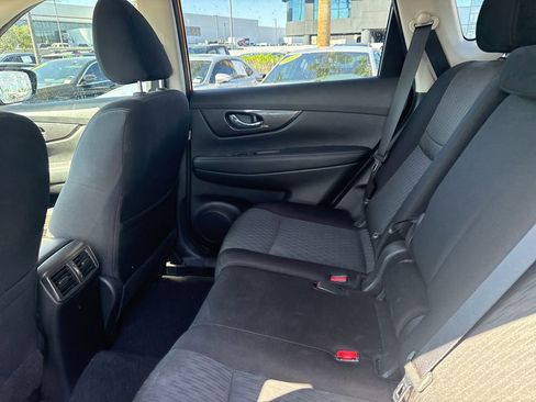 Used 2020 Nissan Rogue SV FWD image 16