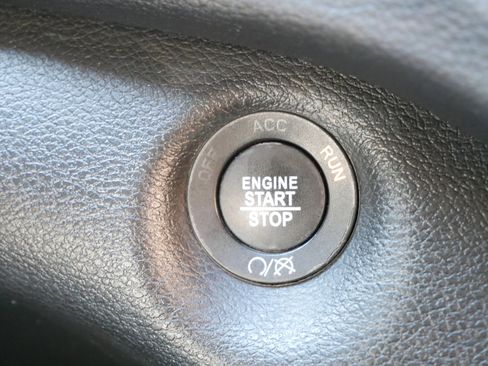 Used 2018 Jeep Cherokee Trailhawk w/ Cold Weather Group image 24