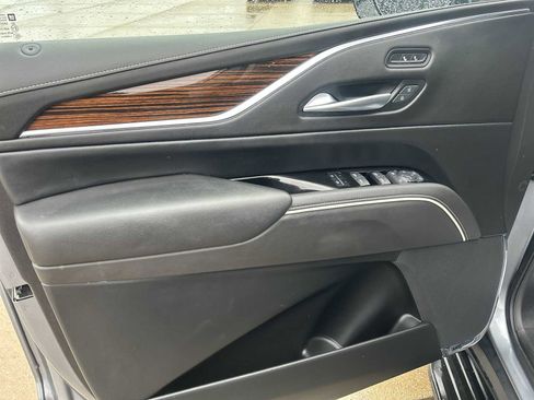 Used 2021 Cadillac Escalade Luxury image 21