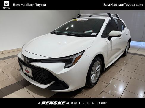 Certified 2025 Toyota Corolla SE image 1