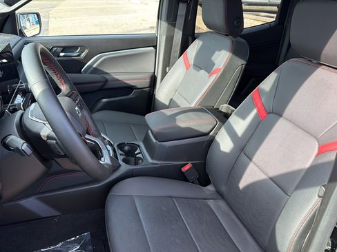 Used 2025 Chevrolet Colorado Z71 w/ Z71 Convenience Package 2 image 17