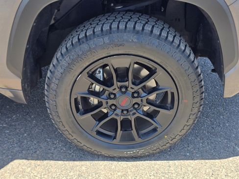 Used 2022 Toyota Tundra SR5 AWD/4WD image 9