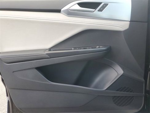 New 2025 Volkswagen Taos SE image 29