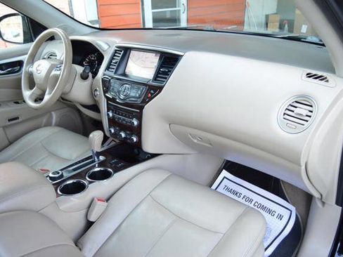Used 2014 Nissan Pathfinder SL w/ SL Tech Package image 17