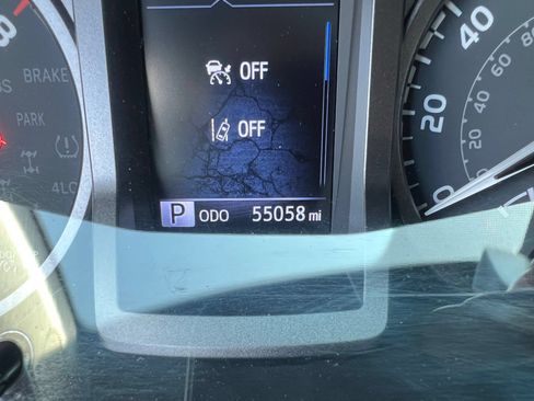 Used 2021 Toyota Tacoma TRD Off-Road w/ Technology Package AWD/4WD image 17