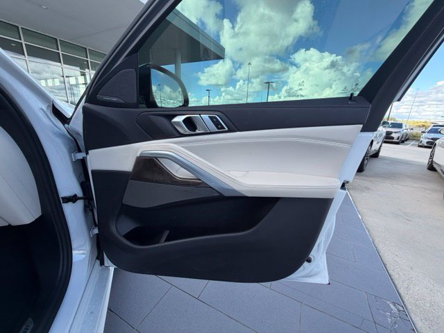 Used 2022 BMW X6 xDrive40i w/ M Sport Package AWD/4WD image 38