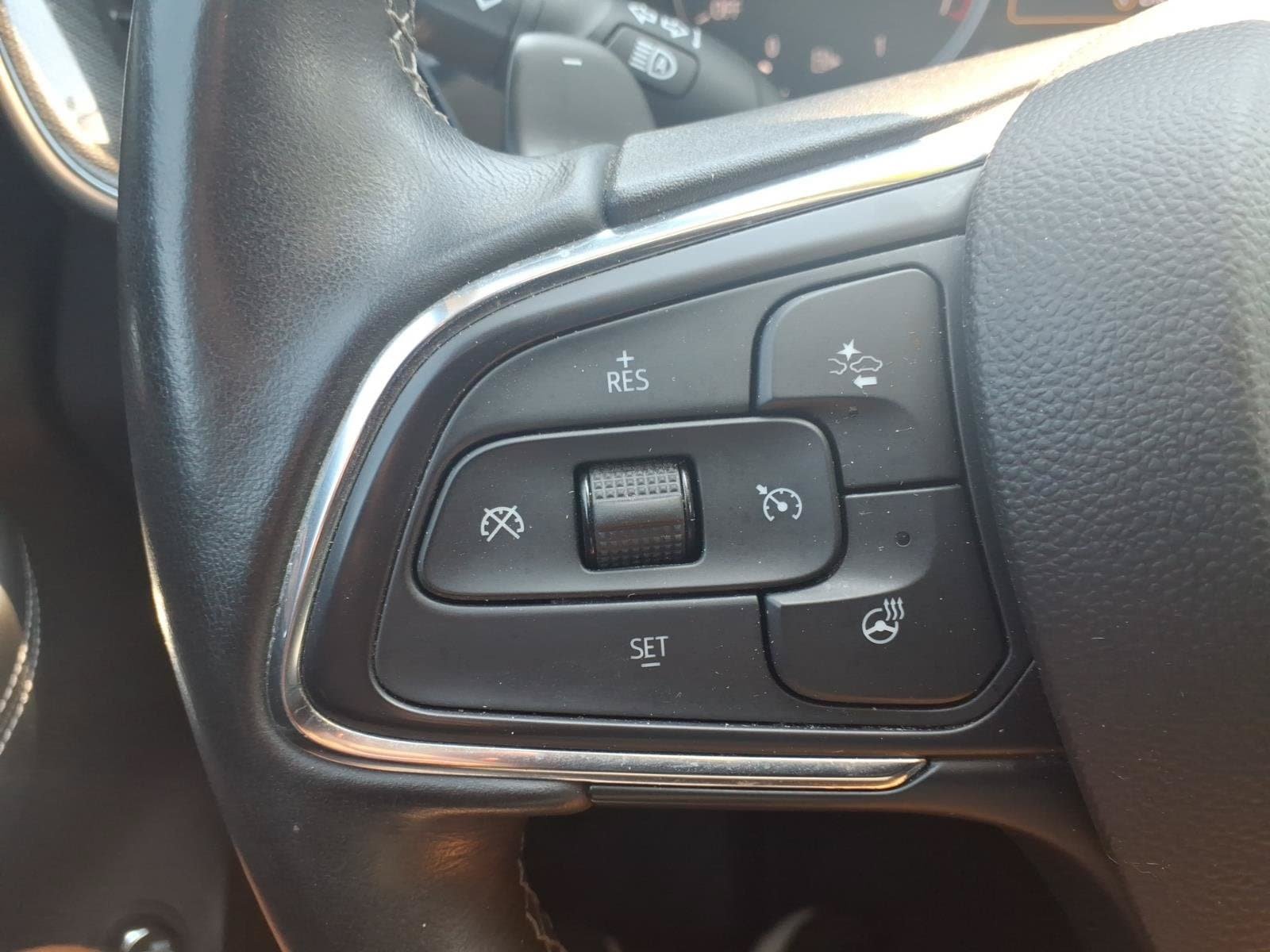 Used 2022 Buick Envision Essence w/ Technology Package I FWD image 29