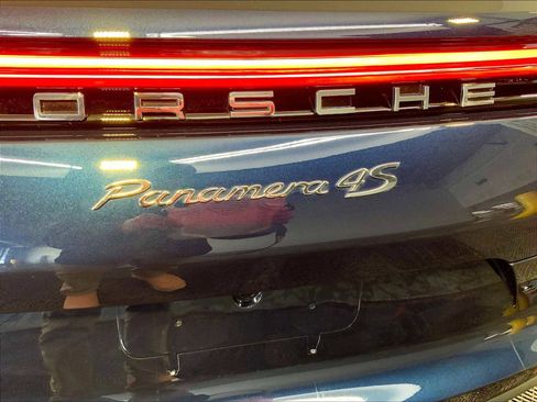 Certified 2023 Porsche Panamera 4S image 35