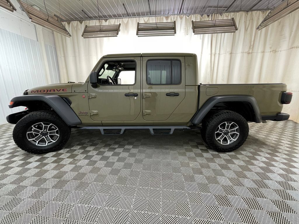 Used 2025 Jeep Gladiator Mojave w/ Safety Group AWD/4WD image 16