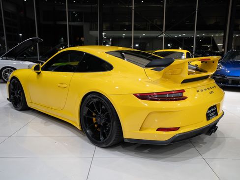 Used 2018 Porsche 911 GT3 RWD image 2