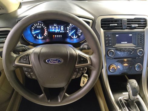 Used 2016 Ford Fusion SE FWD image 22