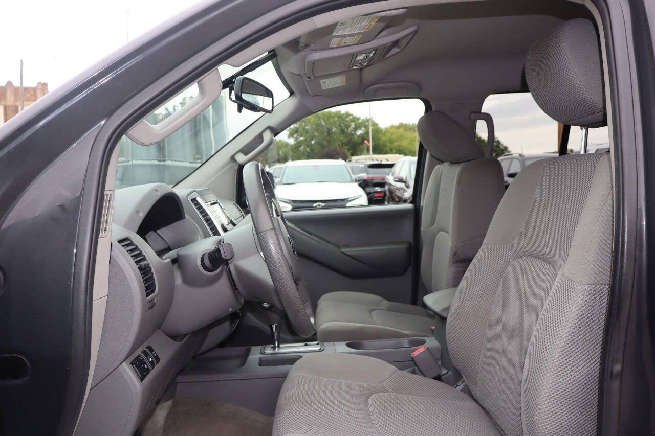 Used 2014 Nissan Frontier SV w/ SV Value Truck Package AWD/4WD image 16