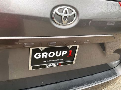 Used 2017 Toyota Sienna XLE w/ XLE Navigation Package image 31