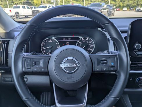 Used 2025 Nissan Pathfinder SV AWD/4WD image 29