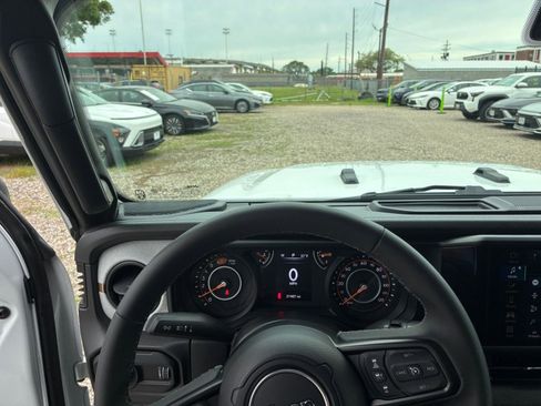 Used 2025 Jeep Wrangler Unlimited Sport AWD/4WD image 33