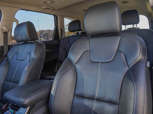 Certified 2024 Kia Telluride EX w/ EX Captain's Chair Package image 11