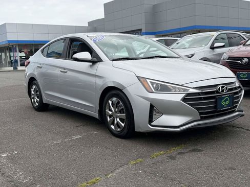 Used 2020 Hyundai Elantra SE FWD image 2