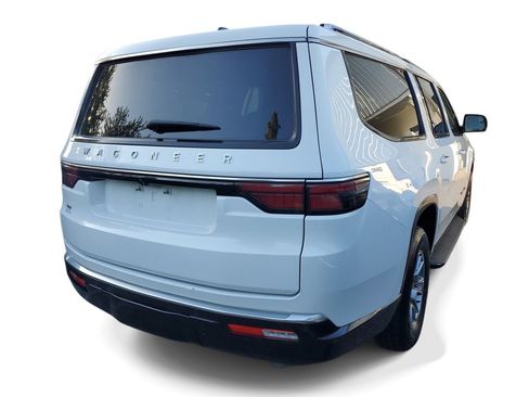 Used 2024 Jeep Wagoneer L 4WD image 4