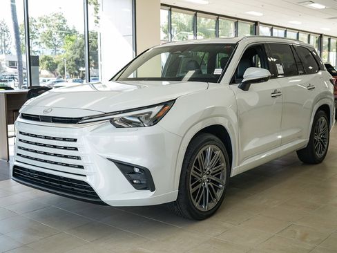 New 2026 Lexus TX 550h AWD Plug-In Hybrid image 3