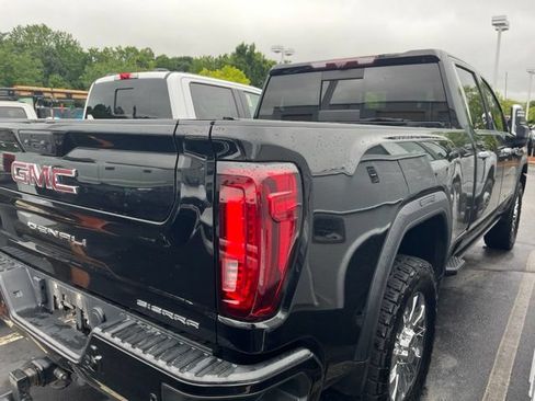 Used 2021 GMC Sierra 2500 Denali w/ Denali Black Diamond Edition AWD/4WD image 3