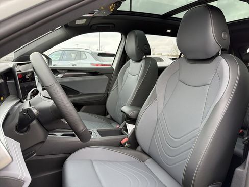 New 2026 Volkswagen Tiguan SE R-Line image 12