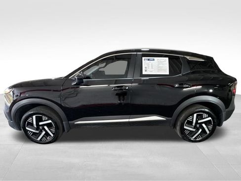 Used 2026 Nissan Kicks SV FWD image 8