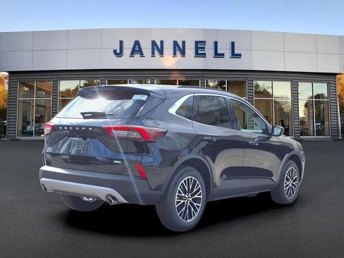 New 2025 Ford Escape SE image 3