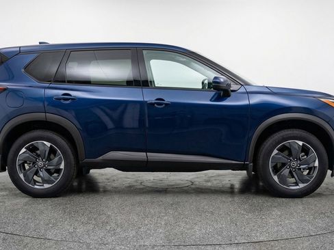 Used 2025 Nissan Rogue SV image 11