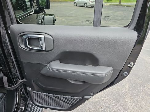 Used 2023 Jeep Wrangler Unlimited Sahara w/ Cold Weather Group AWD/4WD image 17