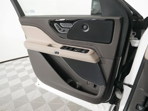 Used 2022 Lincoln Aviator Reserve w/ Equipment Group 201A image 12